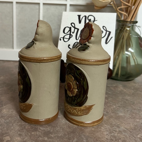 Vintage Snail Salt & Pepper Shakers - Picture 3 of 12